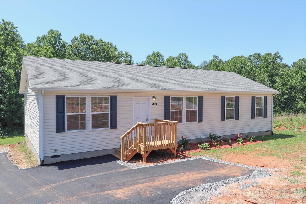 3093 Peaceful Meadows Dr., Morganton, NC 28655