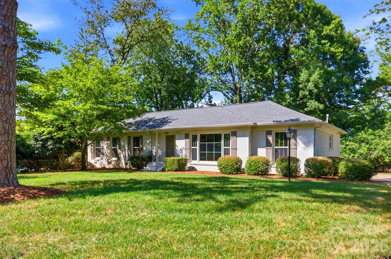 8115 Knollbrook Dr., Charlotte, NC 28270