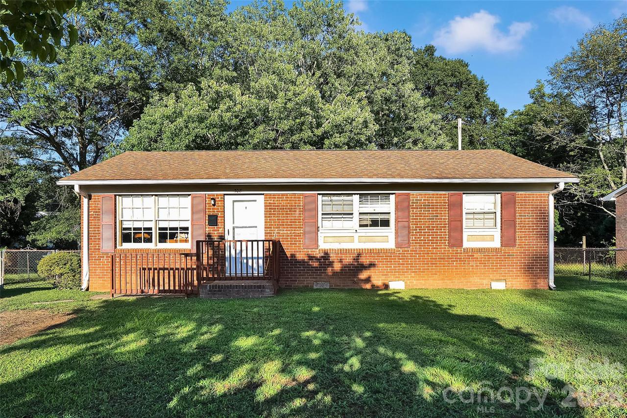308 S Pine St., Dallas, NC 28034