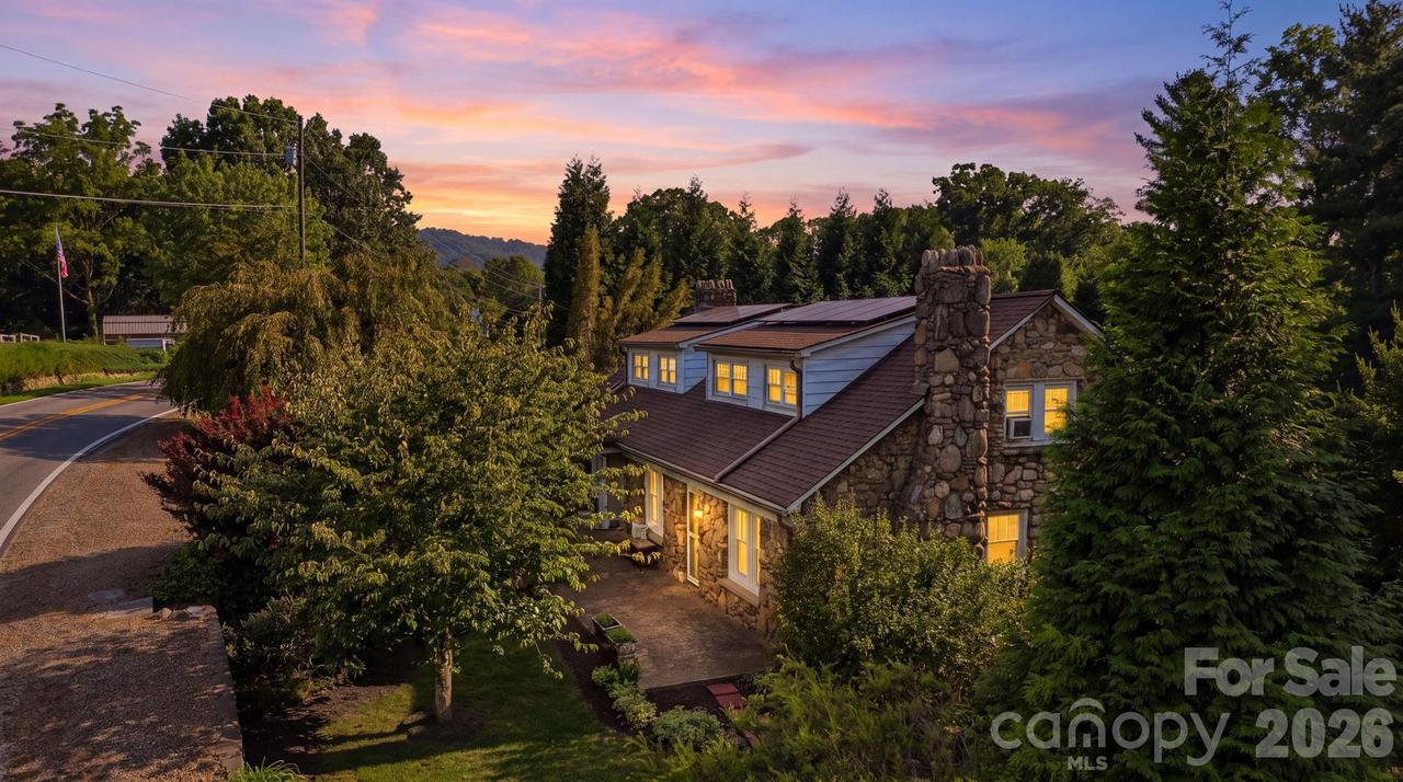 1686 Dutch Cove Rd., Canton, NC 28716