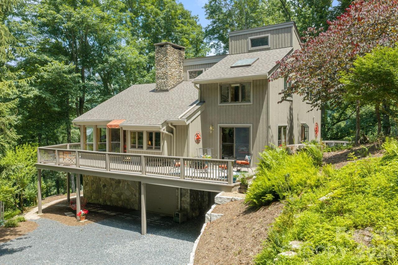 221 White Oak Tr., Banner Elk, NC 28604
