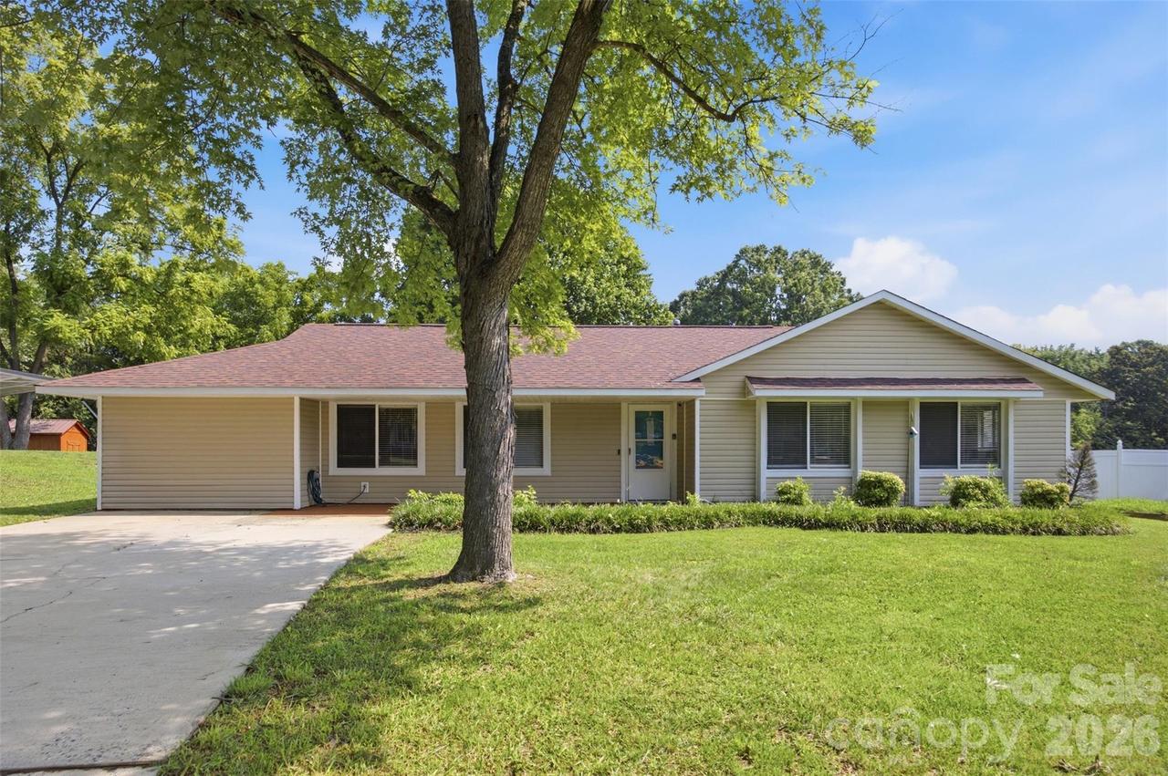 416 King John Cir., Gastonia, NC 28056