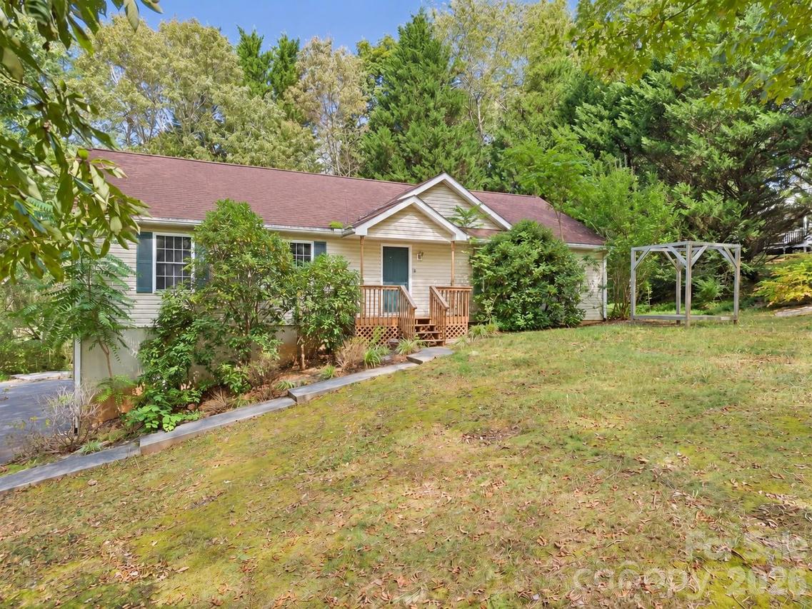 23 Rolling Hills Dr., Asheville, NC 28806