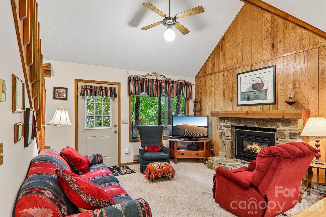 13 Lisa Ln., Maggie Valley, NC 28751