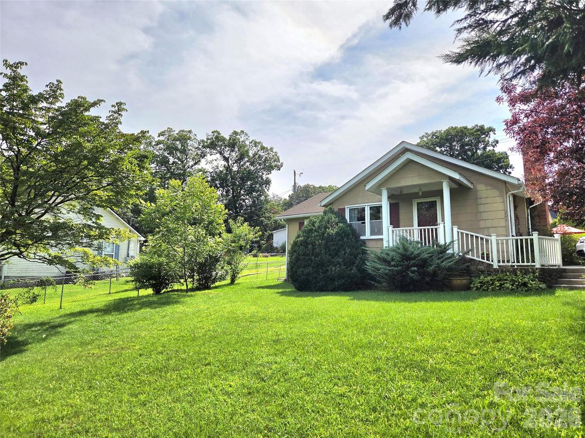 201 Stafford St., Black Mountain, NC 28711