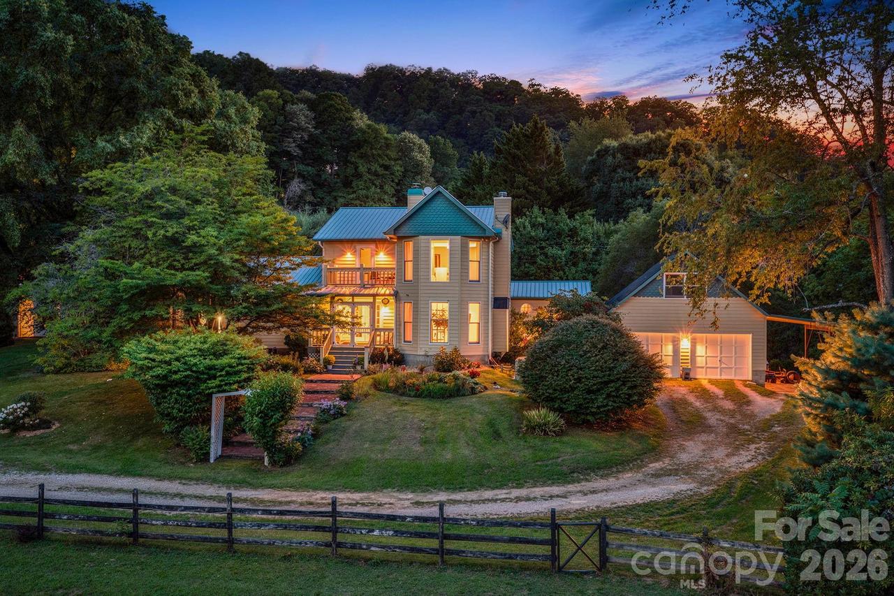 200 Black Hawk Tr., Waynesville, NC 28785