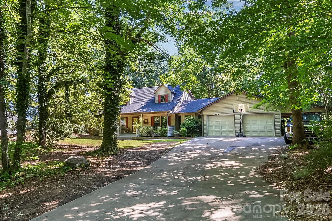 34 Lakeside Dr., Marion, NC 28752