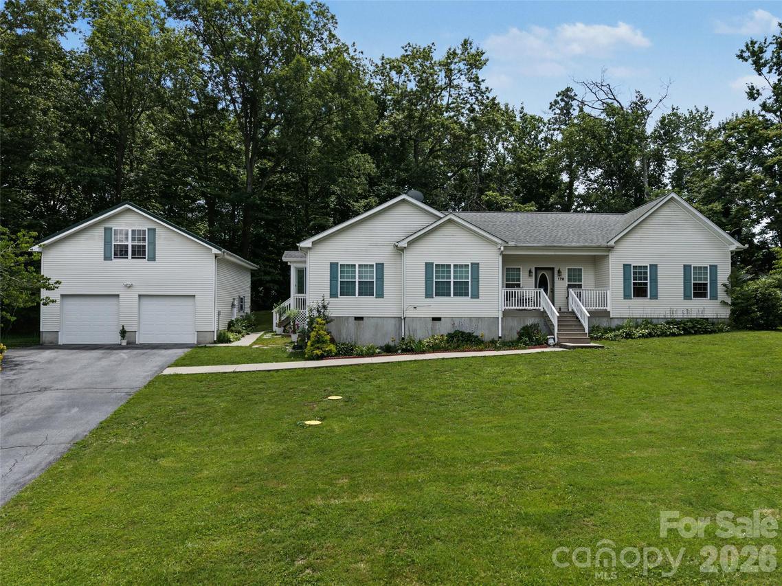 176 Chelsea Nix Ln., Hendersonville, NC 28792