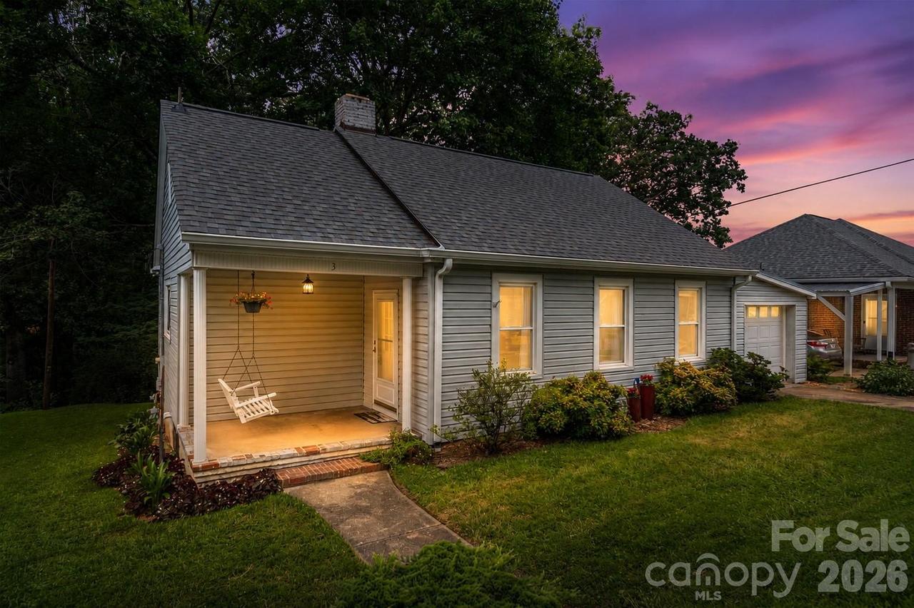 3 Enka Oak St., Candler, NC 28715