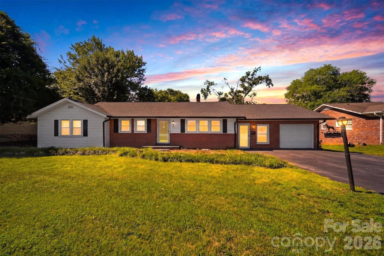 321 16th Ave., Hickory, NC 28601