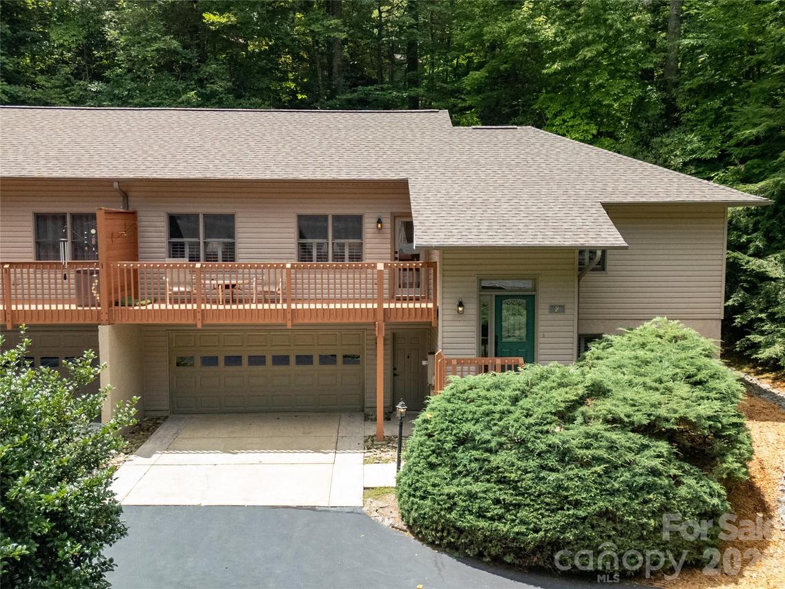 2 Duya Ct., Brevard, NC 28712