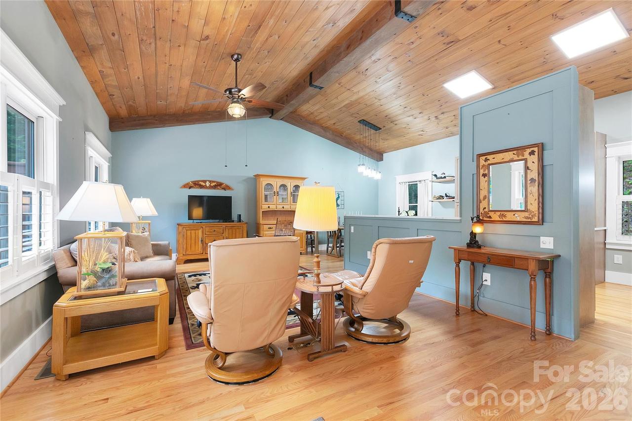 2 Duya Ct., Brevard, NC 28712