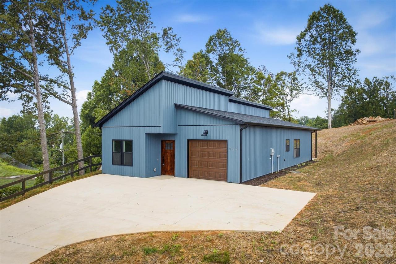 909 Overlook Dr., Lenoir, NC 28645
