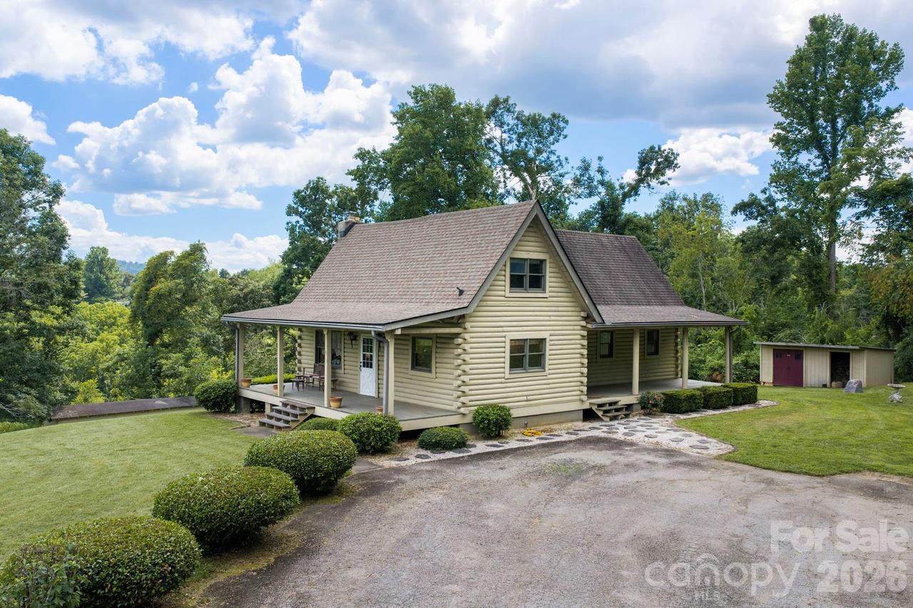 82 Sharon Rd., Fairview, NC 28730