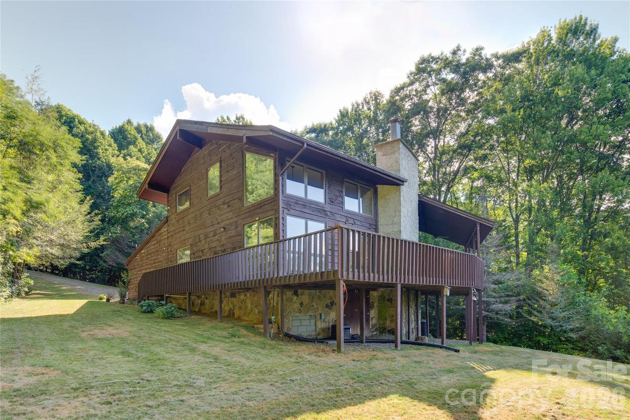 300 Buck Dr., Hot Springs, NC 28743