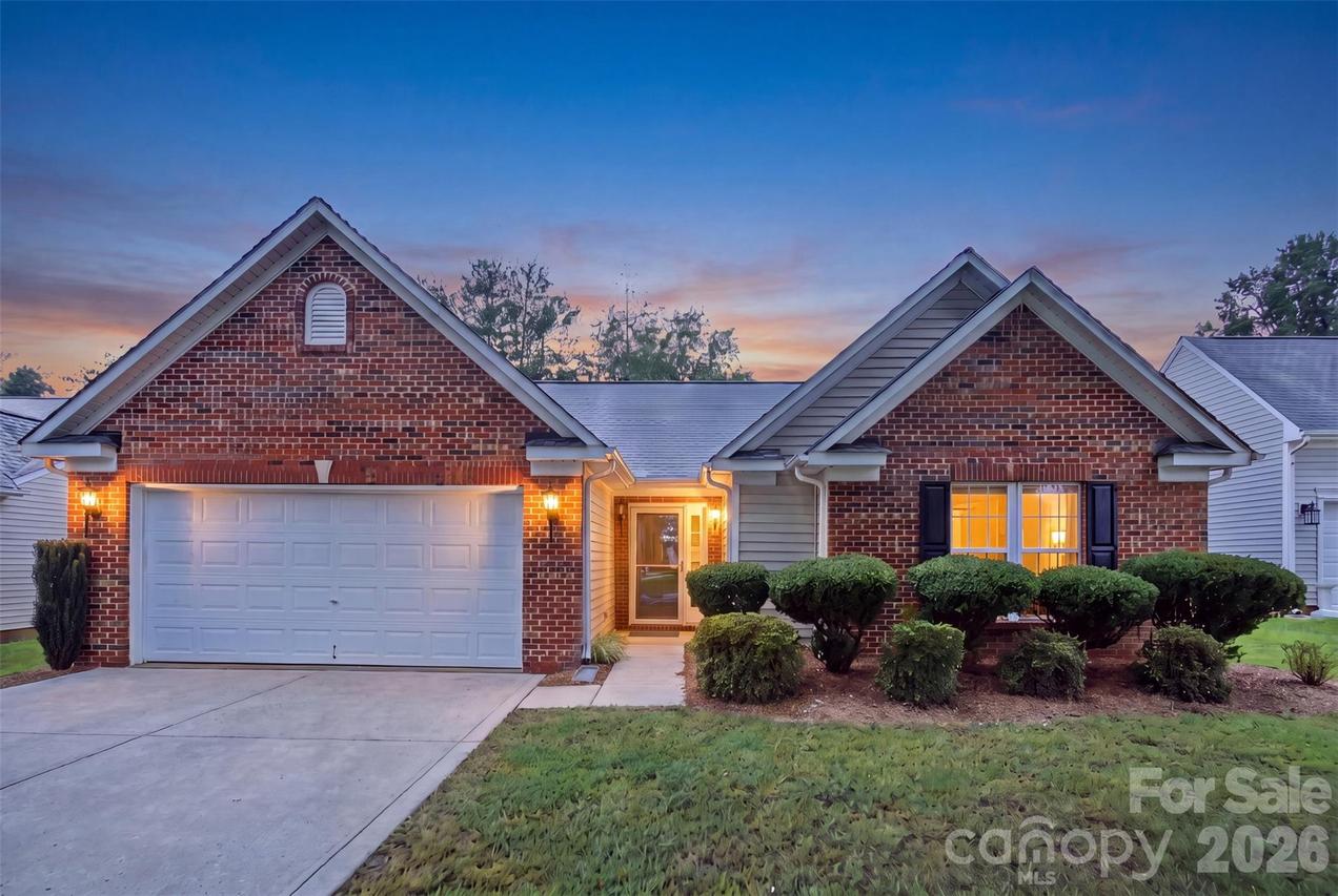 325 Dutchmans Meadow Dr., Mount Holly, NC 28120