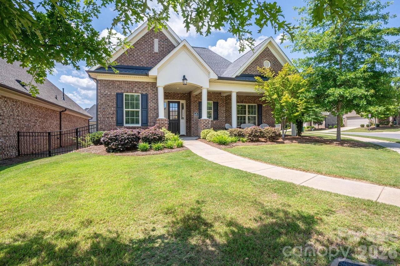 5247 Courtyard Ln., Belmont, NC 28012