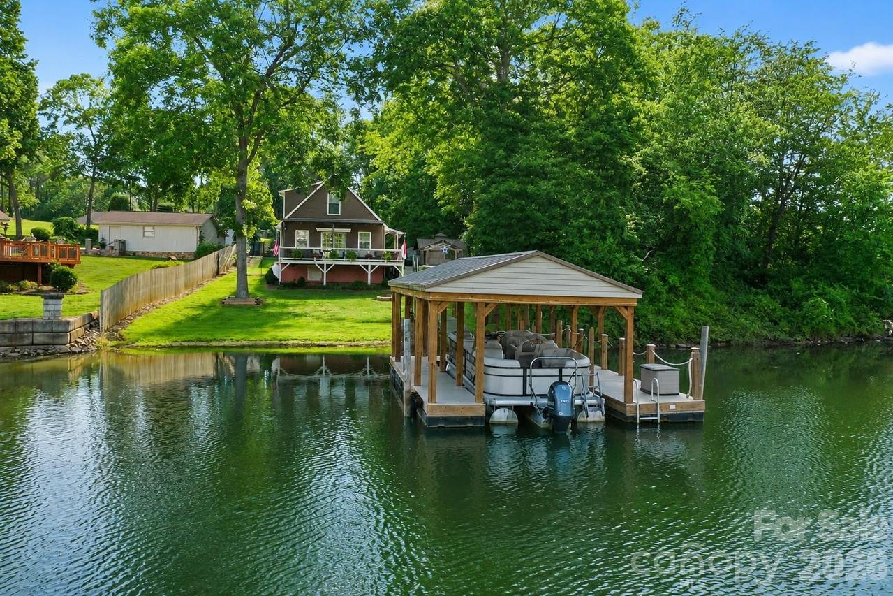 6208 Vandresser Point, Hickory, NC 28601