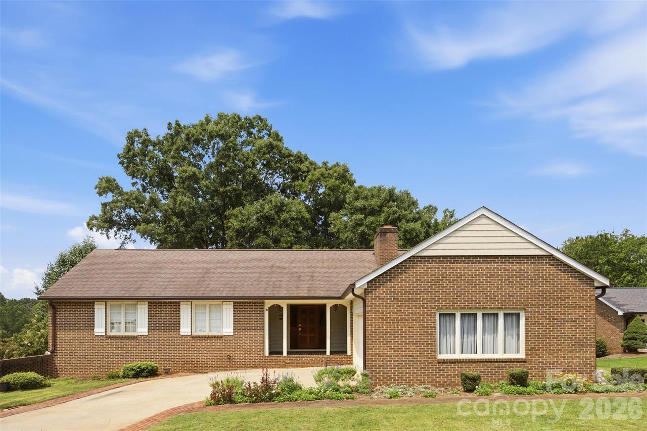 3721 9th Street Dr., Hickory, NC 28601