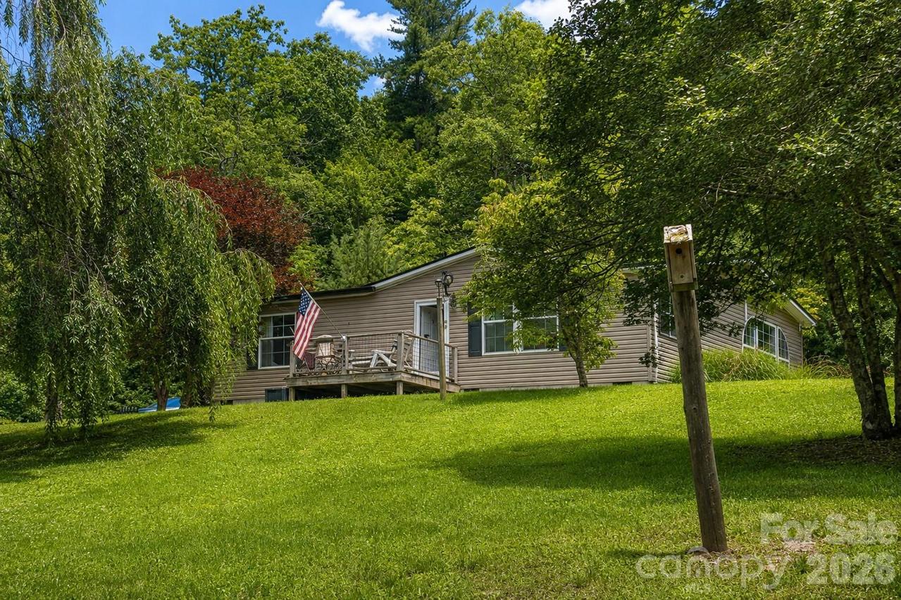 192 Lady Bug Ln., Penrose, NC 28766