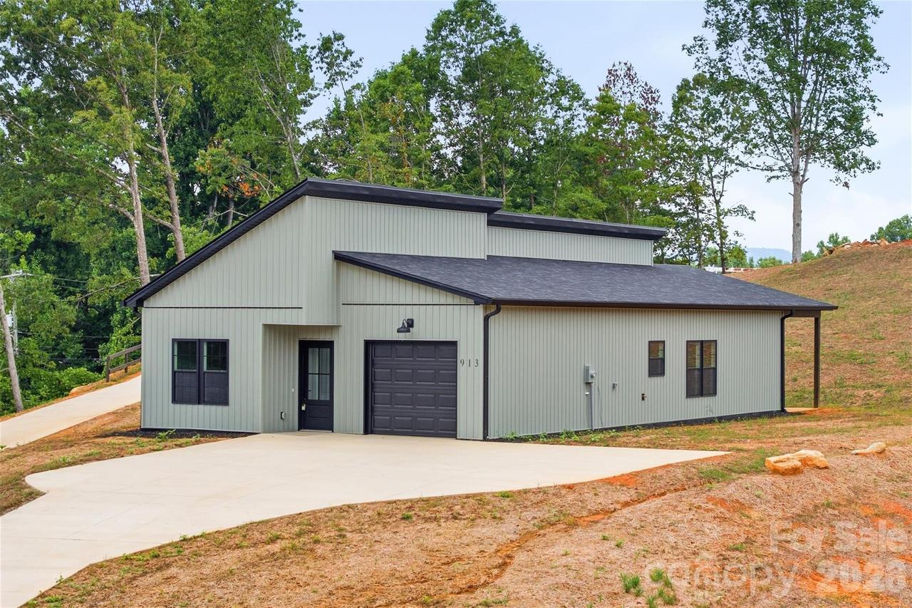 913 Overlook Dr., Lenoir, NC 28645