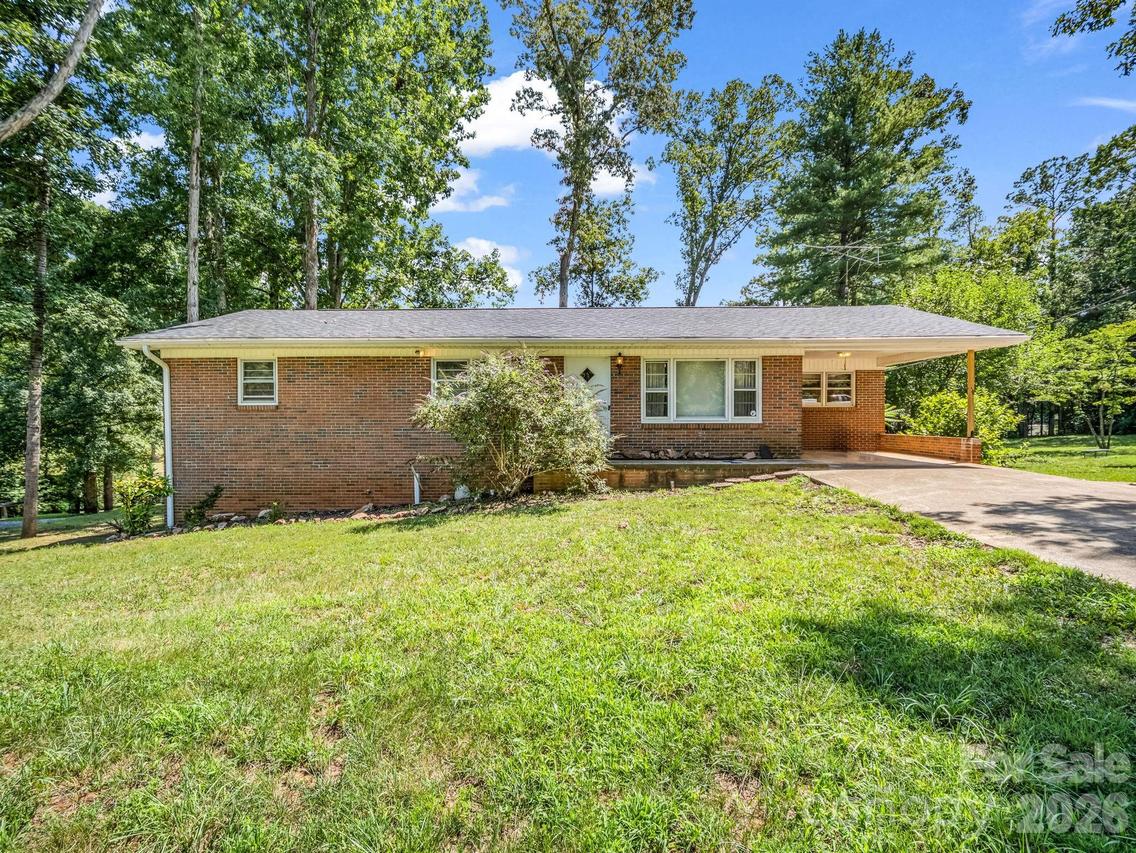 385 Eastview Dr., Bostic, NC 28018