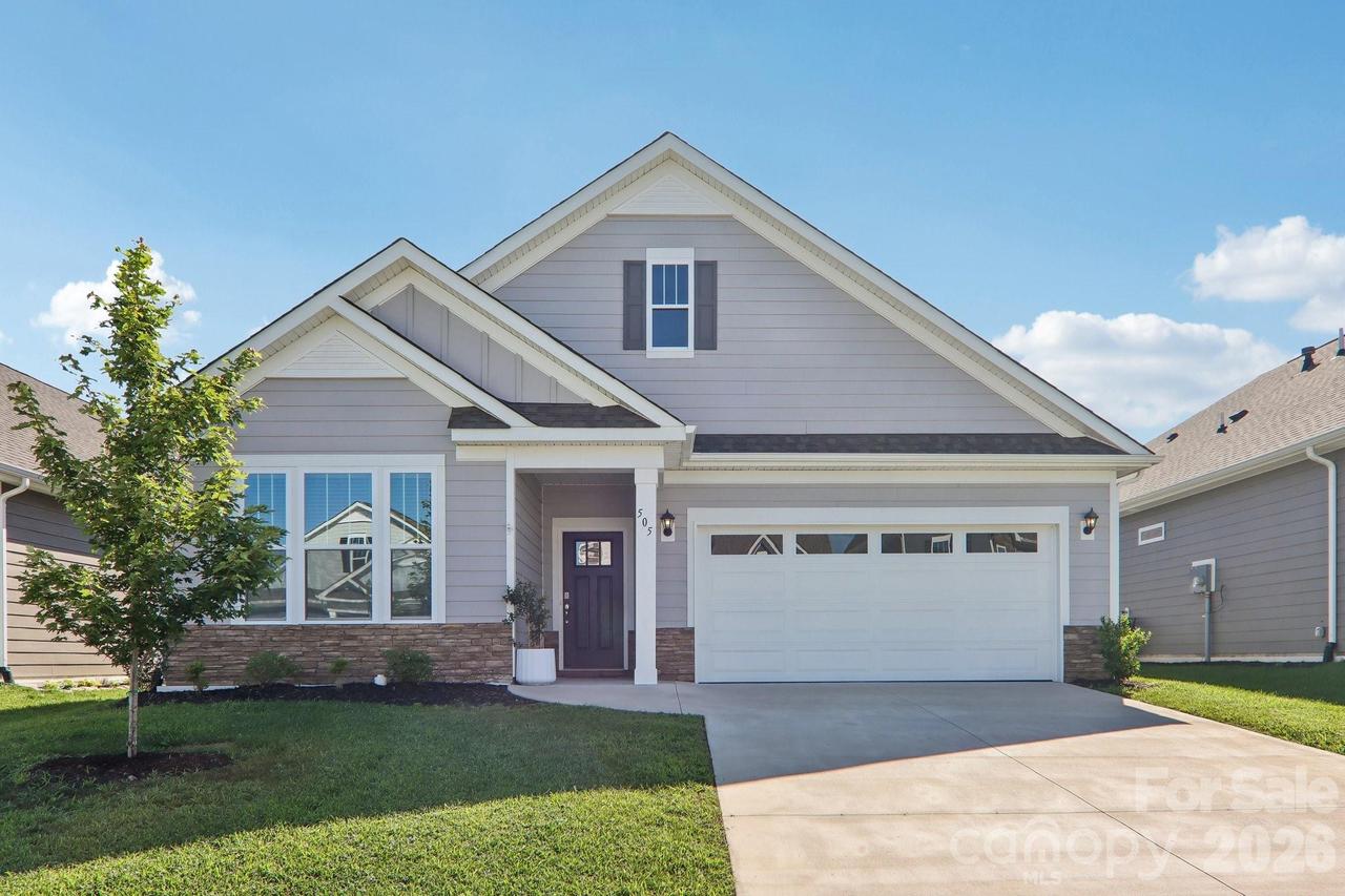 505 Fox Cove Rd., Hendersonville, NC 28792