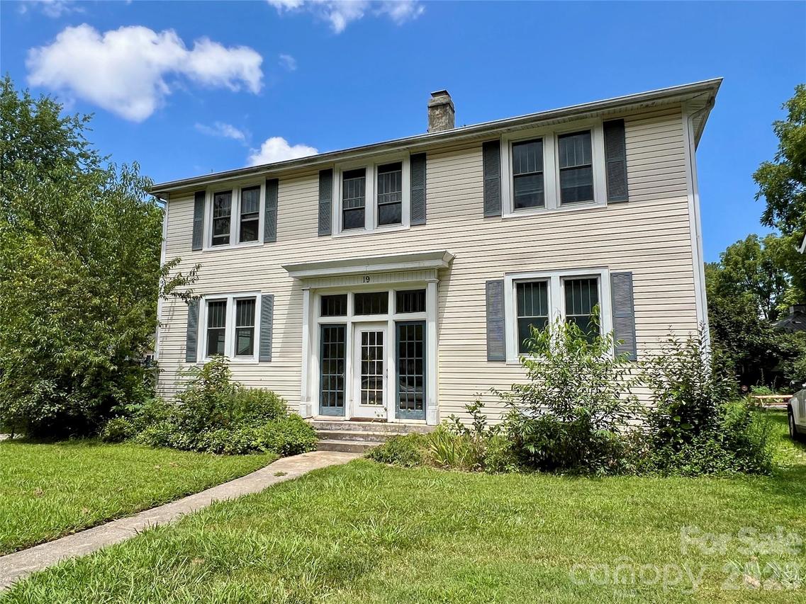 19 Saluda St., Asheville, NC 28806