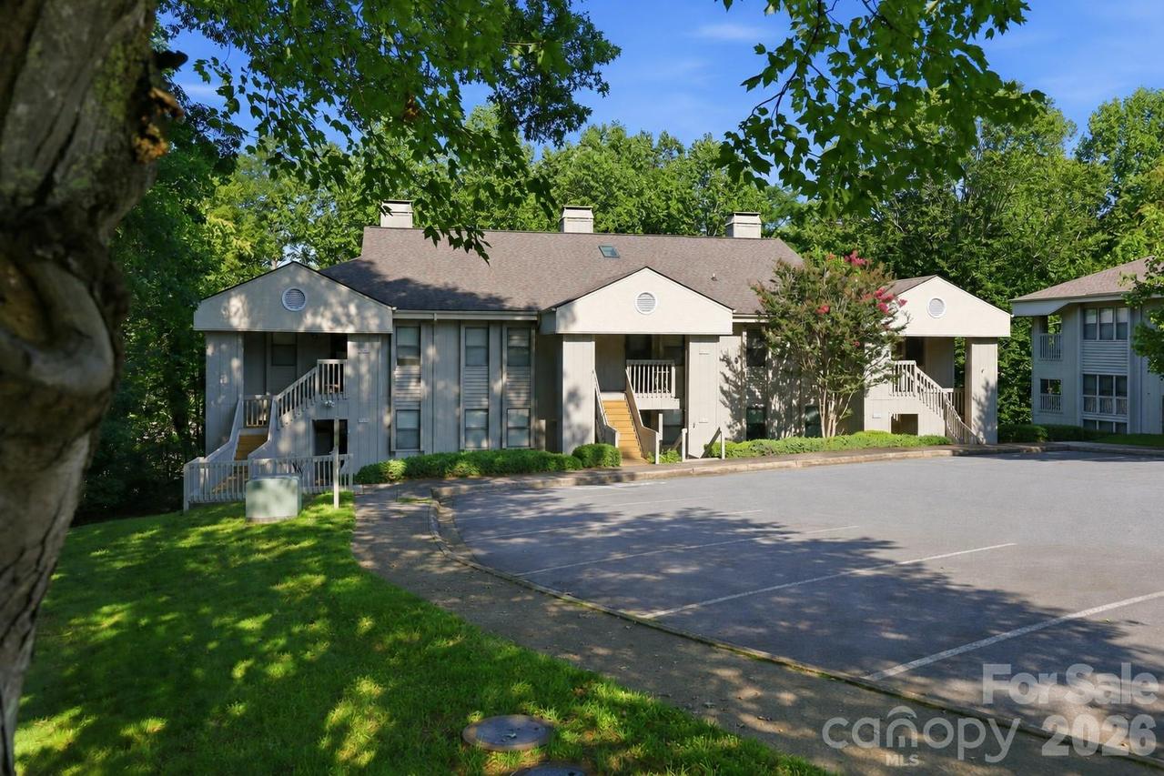 1503 Abbey Cir., Asheville, NC 28805