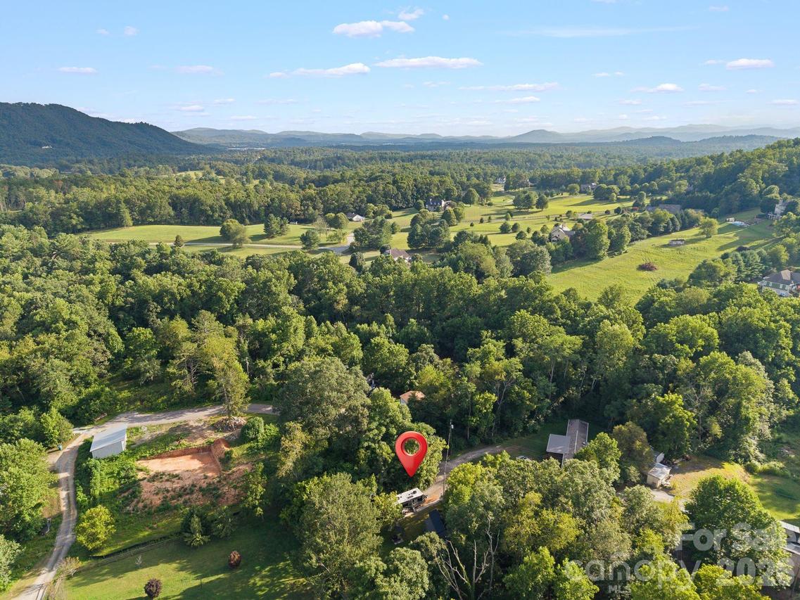 29 Logan Ln., Fletcher, NC 28732