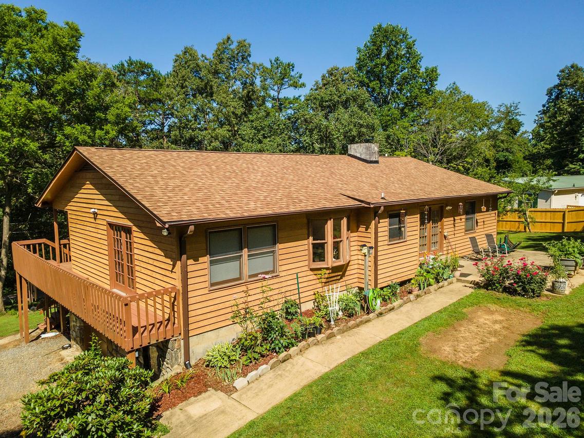 35 Upper Moffitt Rd., Asheville, NC 28805