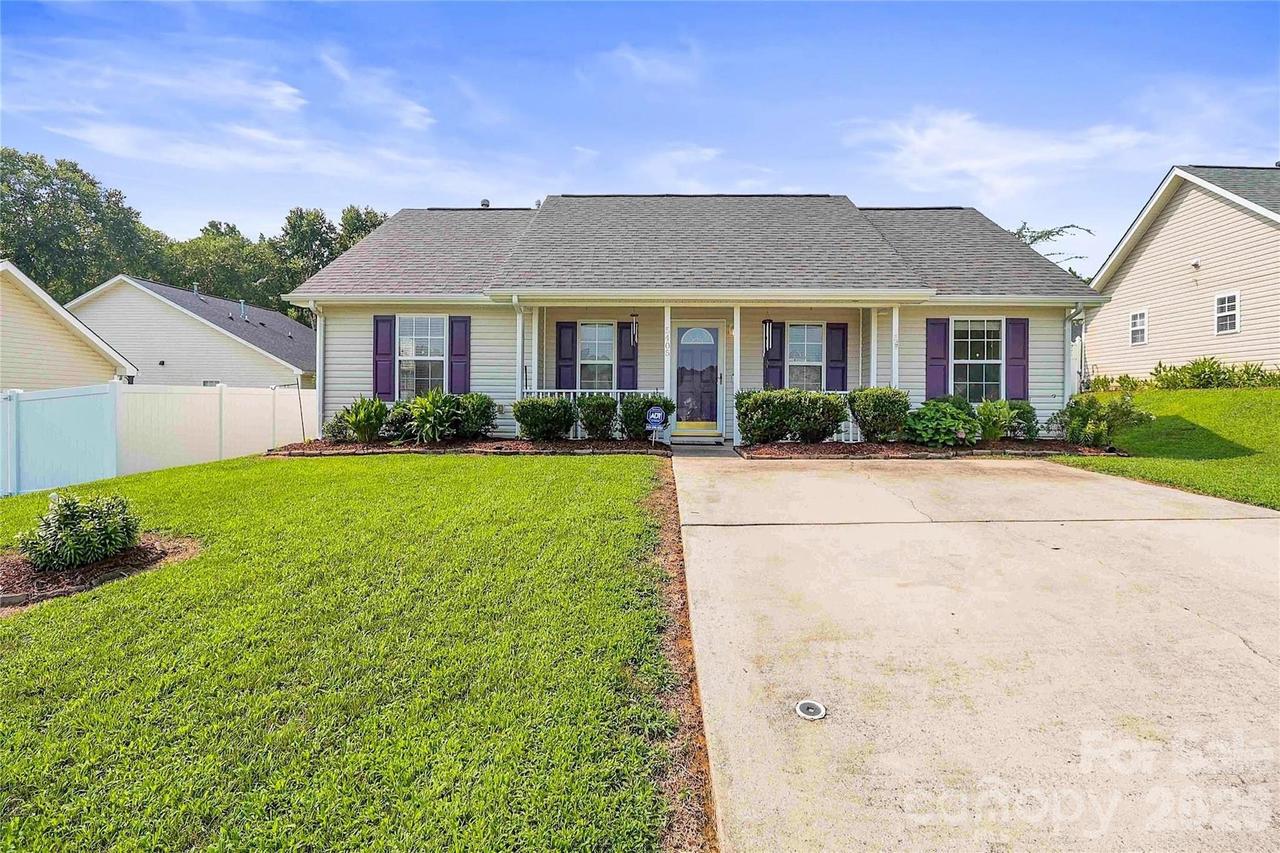 5405 Katherine Ct., Dallas, NC 28034