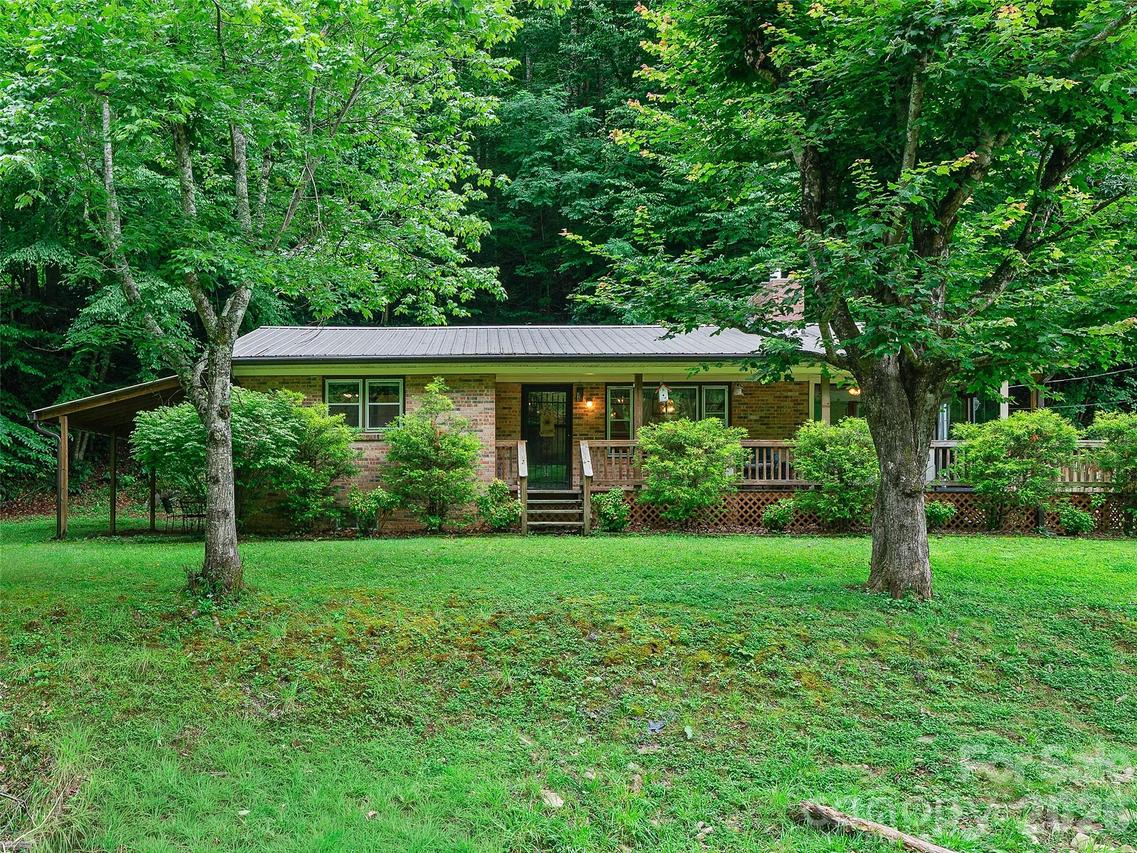 915 Little Creek Rd., Burnsville, NC 28714