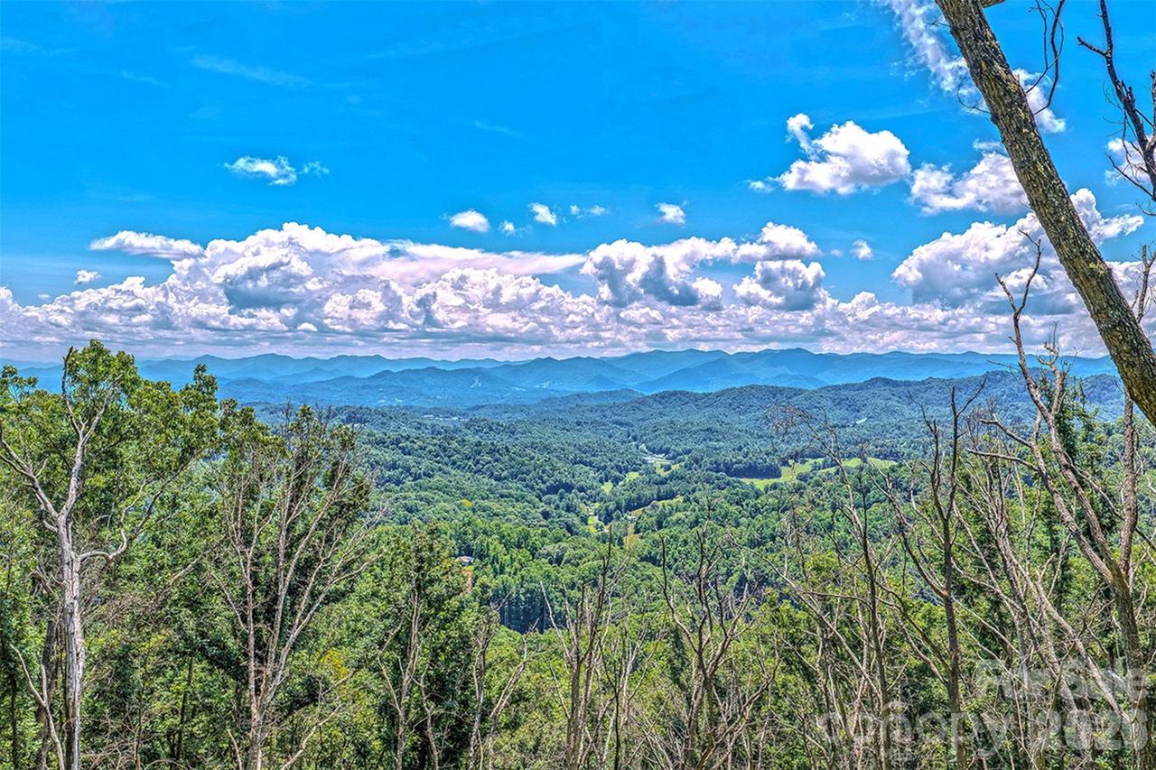294 Red Knob Ln., Marshall, NC 28753