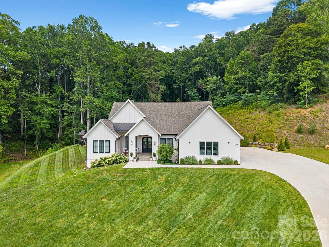 30 Bridgeway Dr., Candler, NC 28715