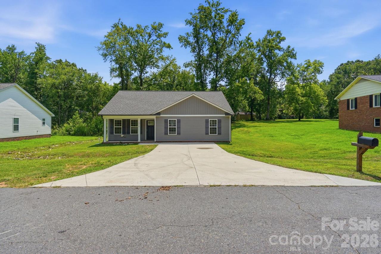 1514 Jamaica Rd., Kannapolis, NC 28083