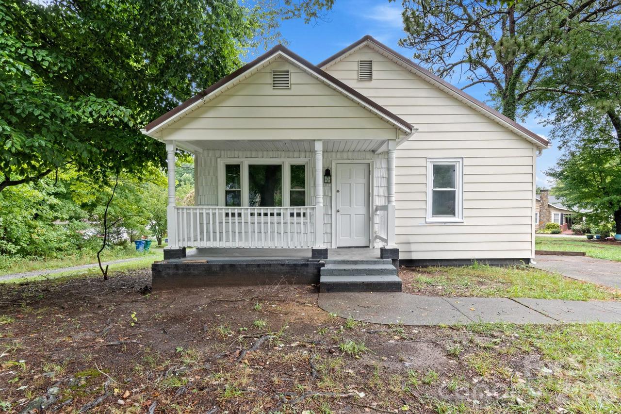 119 Osborne St., Jonesville, NC 28642