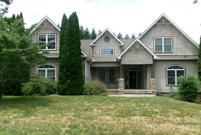 4 Sterling Oaks Dr., Fletcher, NC 28732