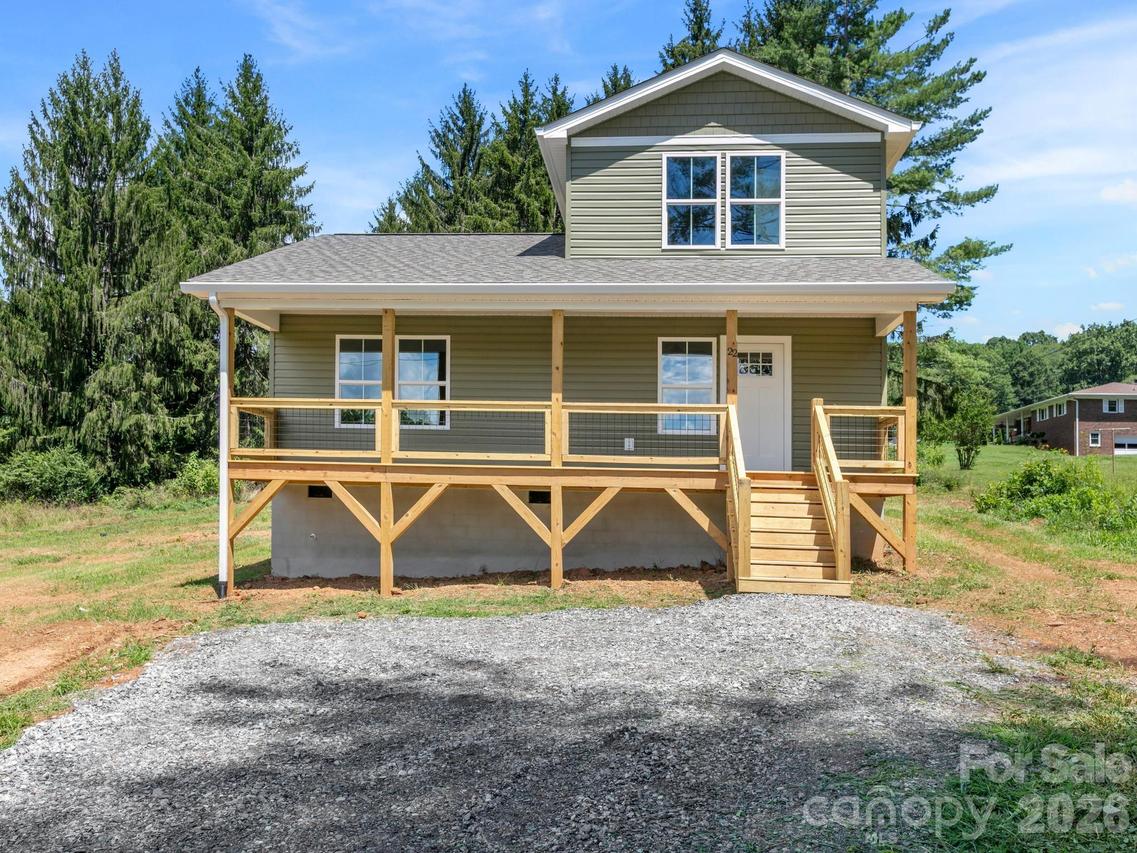 22 Roberts Dr., Candler, NC 28715