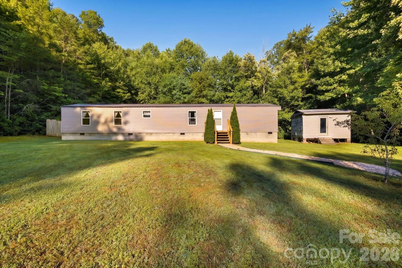 125 Ice Hollow Rd., Zirconia, NC 28790