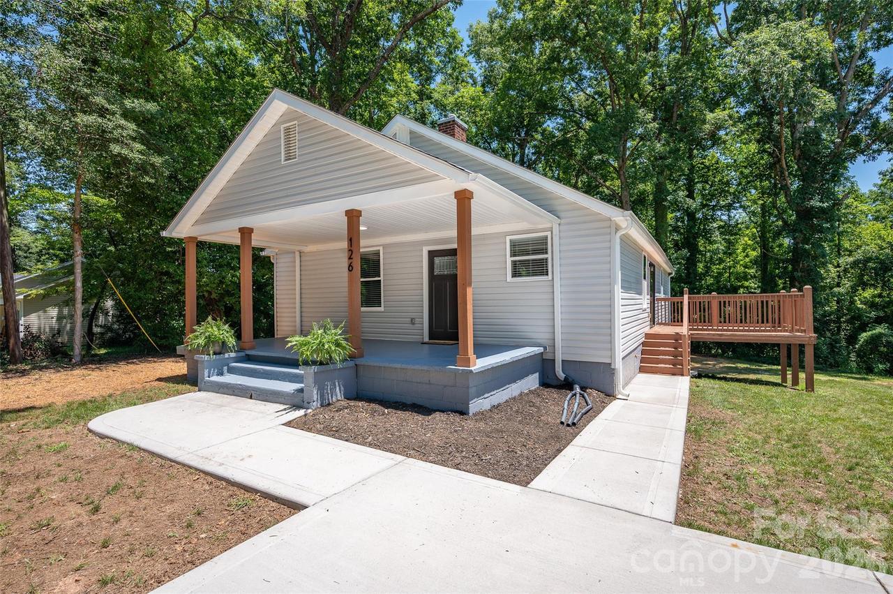 126 39th Avenue Ct., Hickory, NC 28601