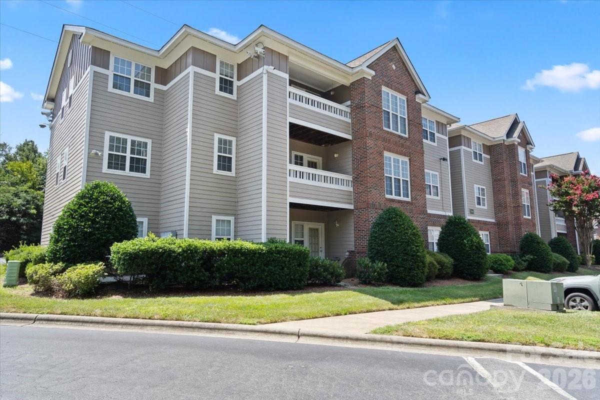 9810 Campus Walk Ln. #H, Charlotte, NC 28262