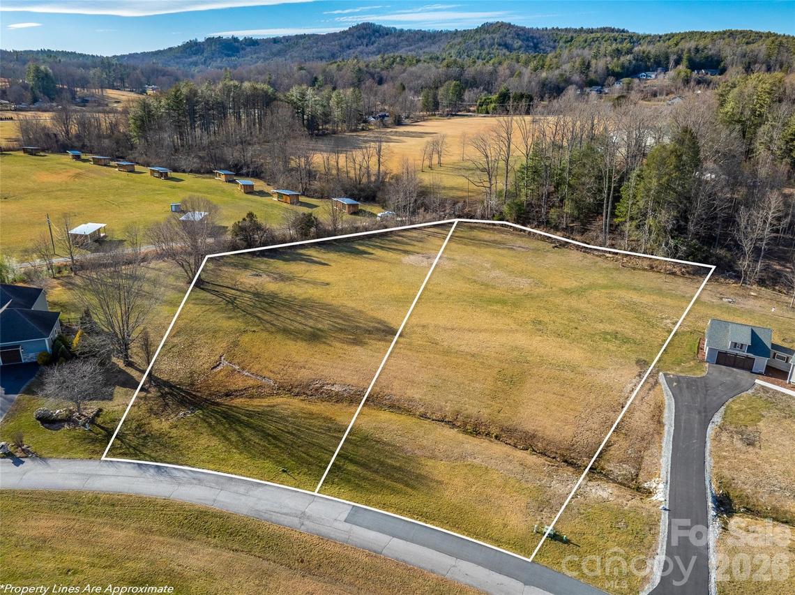 00 Saddle Club Ln., Hendersonville, NC 28739