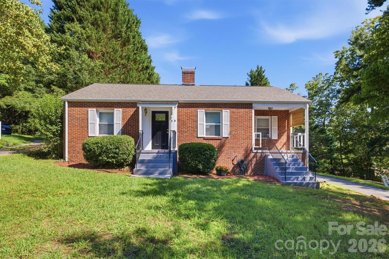 1060 14th Ave., Hickory, NC 28601