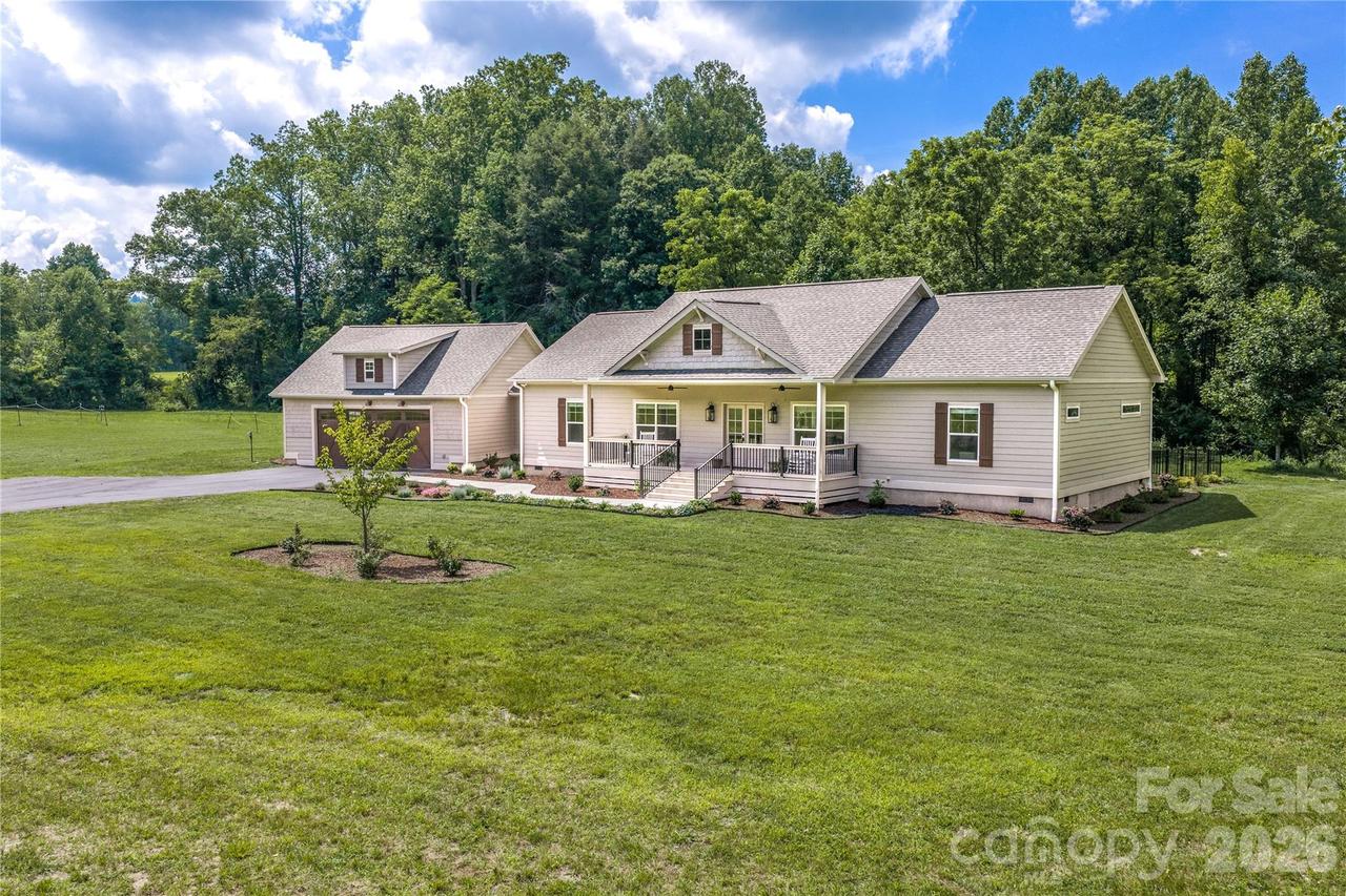 90 Saddle Club Ln., Hendersonville, NC 28739