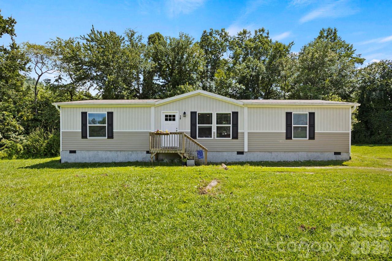 18 Moss Ln., Hendersonville, NC 28792