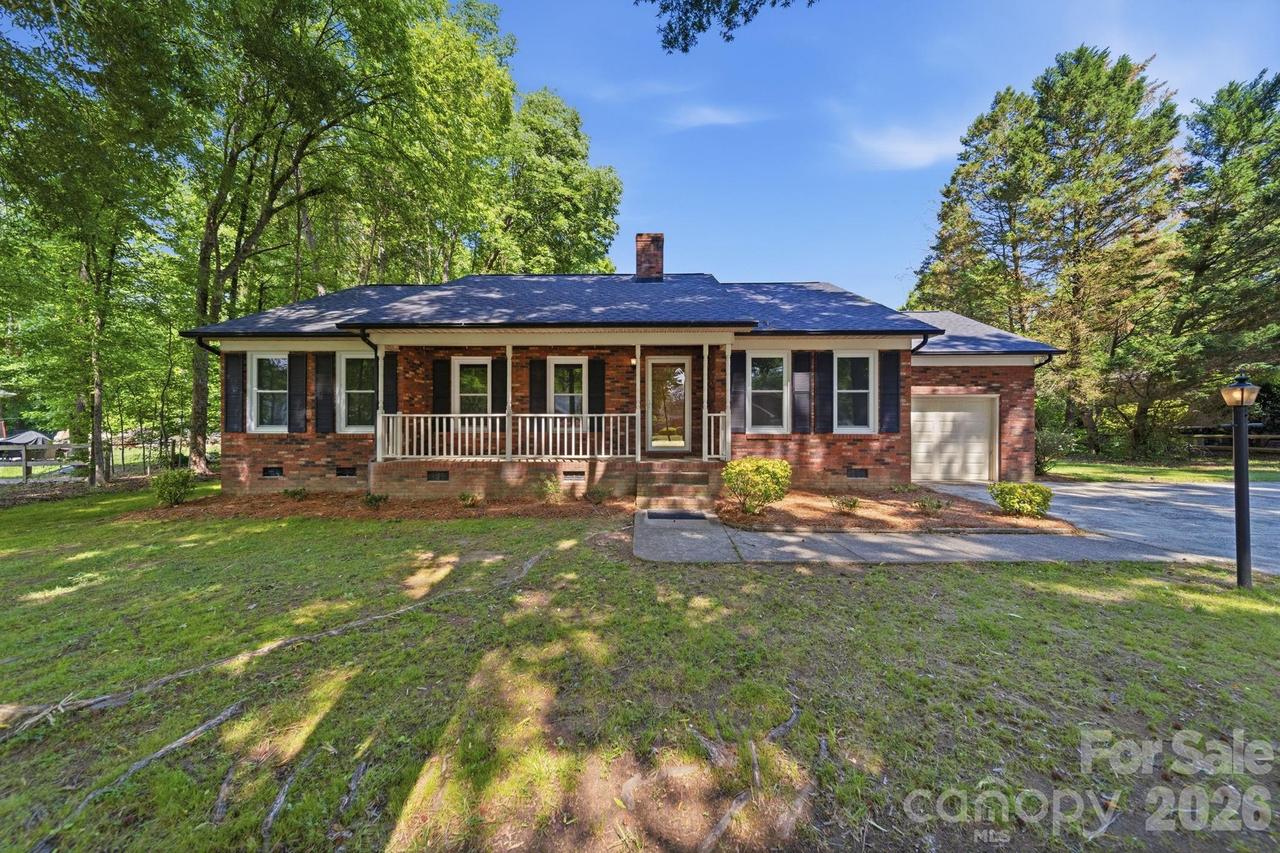 617 Autumn Dr., Harrisburg, NC 28075