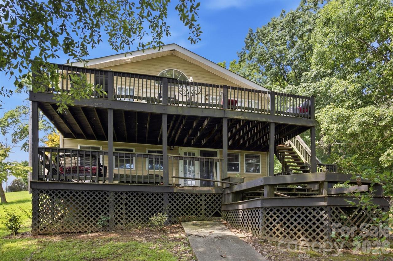 146 Duck Cove Rd., Belmont, NC 28012