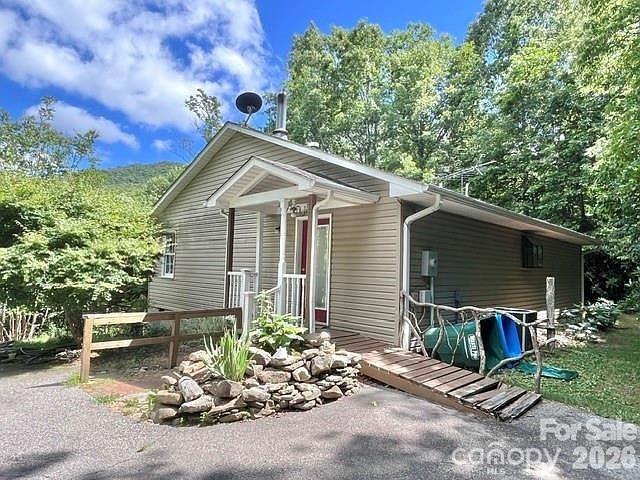 105 Chestnut Hill Rd., Black Mountain, NC 28711