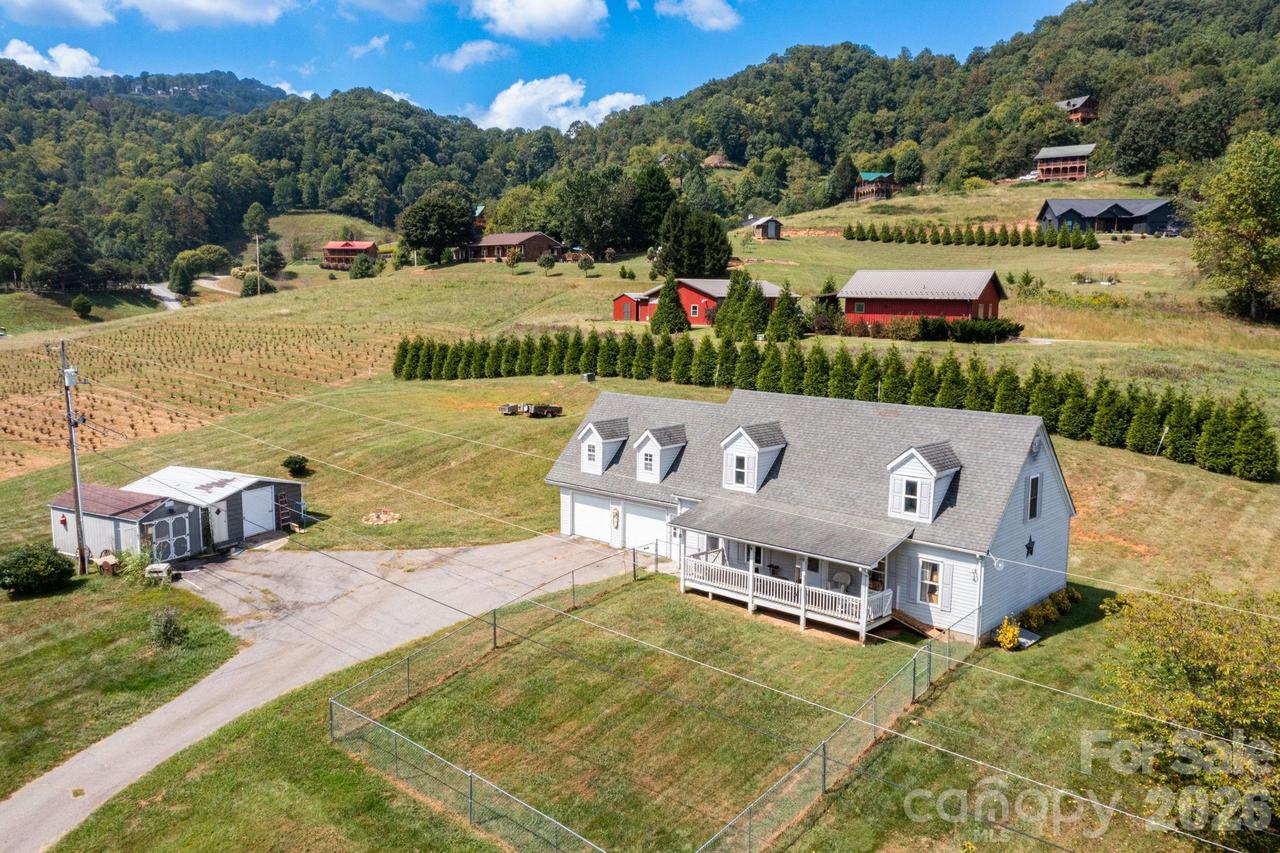 378 Yates Cove Rd., Waynesville, NC 28785